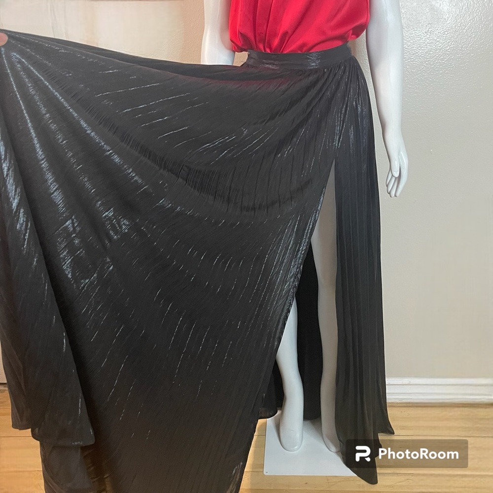 Metallic black pleated evening maxi skirt with high side slit - Picture 3 of 9